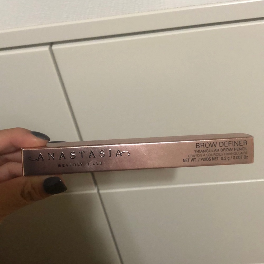 Eyebrows definer